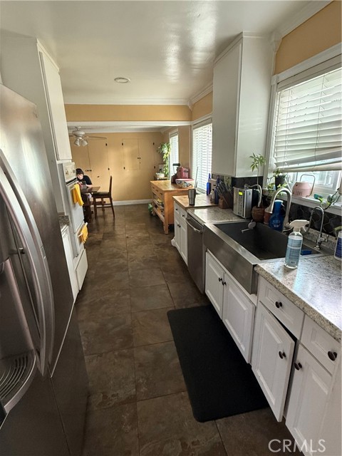 Detail Gallery Image 10 of 14 For 22415 Caroldale, Carson,  CA 90745 - 3 Beds | 2 Baths