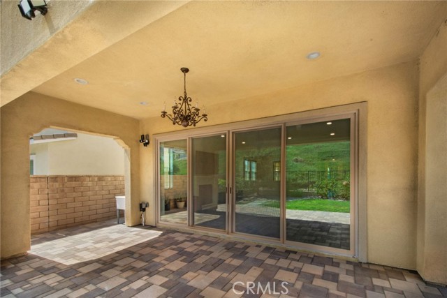 731 E Orange Blossom Way, Azusa CA: https://media.crmls.org/medias/7a7837bf-04dc-4f9d-99d6-3c41e86532ac.jpg