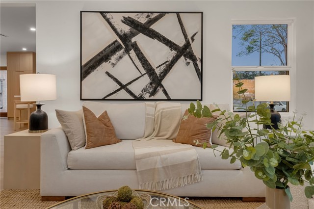 Detail Gallery Image 7 of 30 For 3682 Buckingham, Los Angeles,  CA 90016 - 4 Beds | 2 Baths