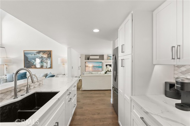 Detail Gallery Image 15 of 50 For 12 Anchorage Way, Newport Beach,  CA 92663 - 2 Beds | 2/1 Baths