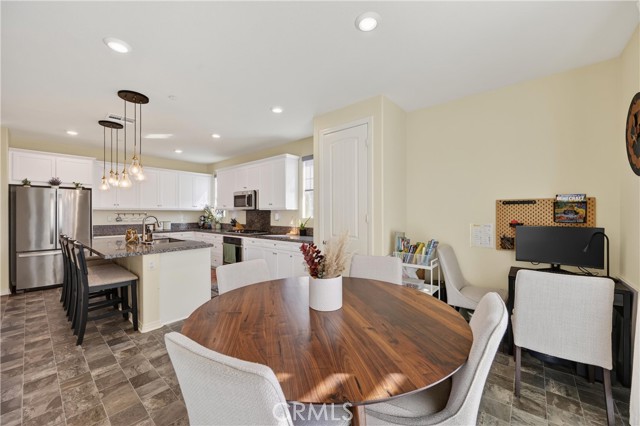 16765 Stags Leap Lane, Fontana CA: https://media.crmls.org/medias/7a7a7d01-0ea0-4000-8ba1-542012909bca.jpg