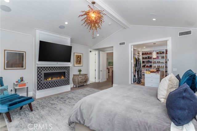 Image 29 of 60 For 14234 Greenleaf Street