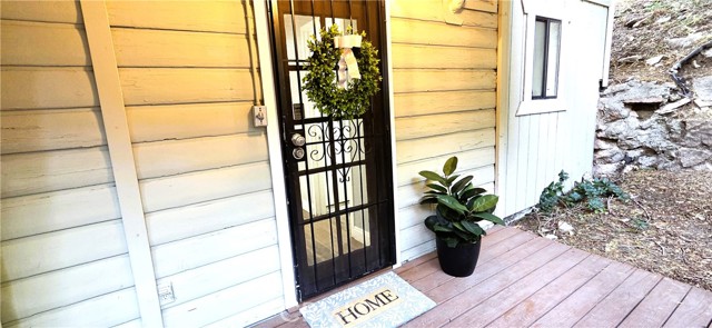 799 Fern Drive, Crestline CA: https://media.crmls.org/medias/7a7b9791-a24d-4d9f-b58d-057a7153883b.jpg