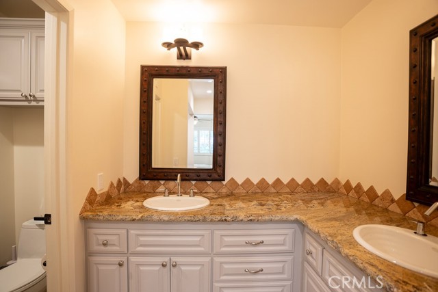 Detail Gallery Image 12 of 25 For 23930 Arroyo Park Dr #111,  Valencia,  CA 91355 - 2 Beds | 2 Baths