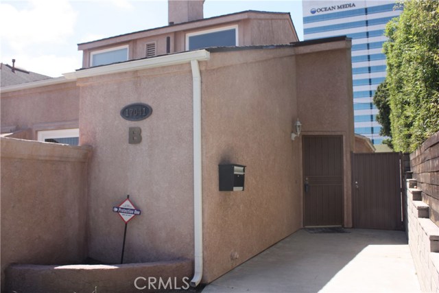Detail Gallery Image 2 of 22 For 17041 a Ln #B,  Huntington Beach,  CA 92647 - 2 Beds | 2 Baths