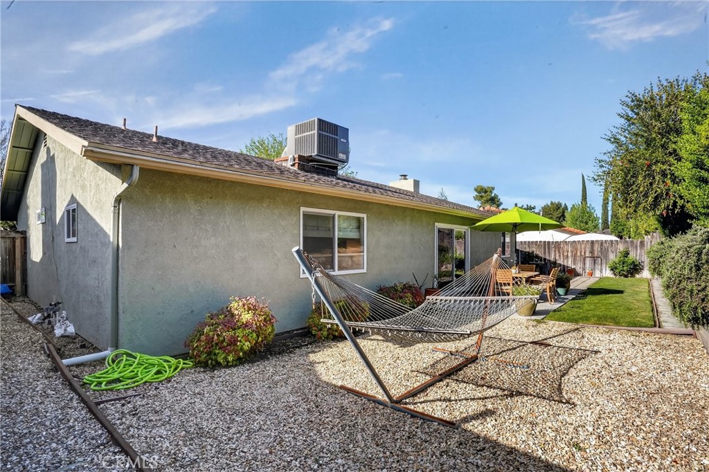 https://media.crmls.org/medias/7a7cb1dd-097c-44ce-86d6-7808bf1aeccd.jpg?preset=X-Large