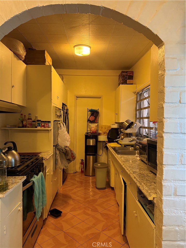 https://media.crmls.org/medias/7a7cdba2-76fd-4fbd-a885-eb6fc0035f88.jpg?preset=X-Large