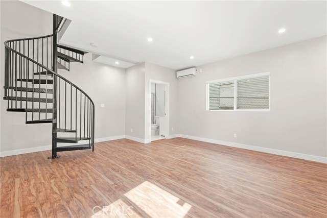 Detail Gallery Image 3 of 30 For 145 E 36th Pl #1/4,  Los Angeles,  CA 90011 - 2 Beds | 1 Baths