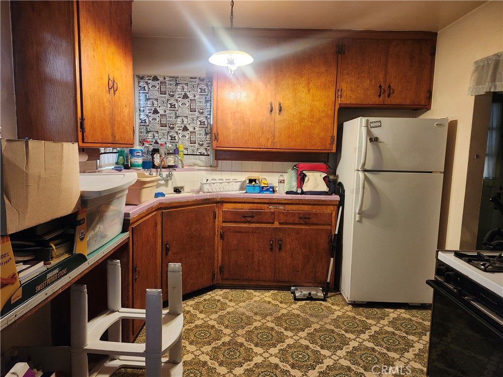 https://media.crmls.org/medias/7a7d5f5d-eb6b-4834-88cf-6eb6862bb18b.jpg?preset=X-Large