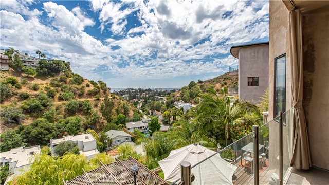 Detail Gallery Image 10 of 64 For 6438 Georgius Way, Los Angeles,  CA 90068 - 4 Beds | 4 Baths