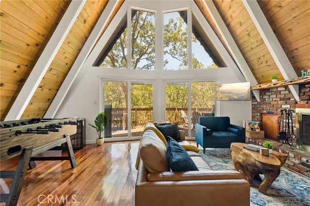 1296 Calgary Drive, Lake Arrowhead CA: https://media.crmls.org/medias/7a7e8880-0079-4a61-8c2b-8e3fa1db63d7.jpg