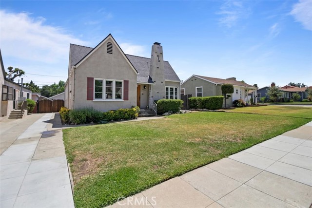 Detail Gallery Image 2 of 36 For 2682 E Villa St, Pasadena,  CA 91107 - 4 Beds | 3 Baths