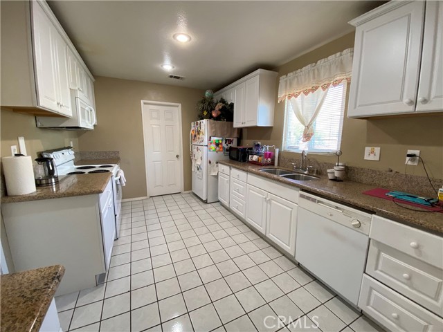 Detail Gallery Image 8 of 20 For 30085 Mcburney Ave, Lake Elsinore,  CA 92530 - 3 Beds | 2 Baths