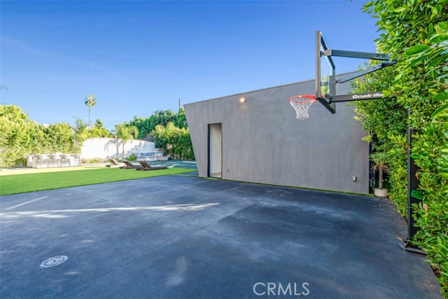 Detail Gallery Image 46 of 50 For 13016 Chandler, Sherman Oaks,  CA 91401 - 6 Beds | 6/1 Baths