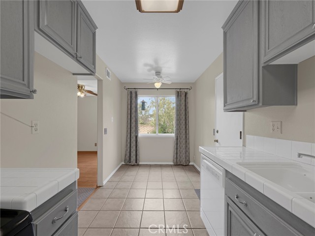6004 Rothko Lane, Simi Valley CA: https://media.crmls.org/medias/7a80375f-56b5-4bae-95ab-8412057506e0.jpg