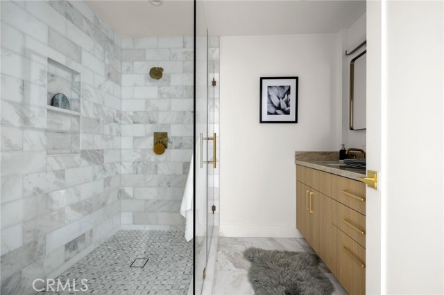 Detail Gallery Image 20 of 27 For 5100 Orrville Ave, Woodland Hills,  CA 91367 - 4 Beds | 3 Baths