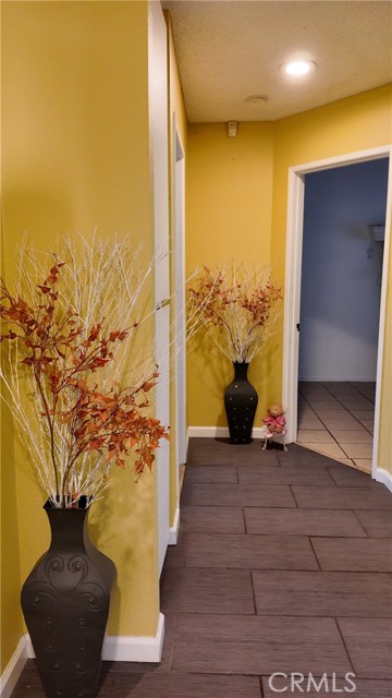 Detail Gallery Image 2 of 11 For 38616 Division, Palmdale,  CA 93550 - 3 Beds | 2 Baths