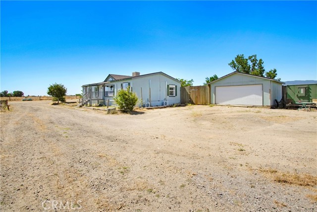 Detail Gallery Image 2 of 28 For 25635 Kargat St, Lancaster,  CA 93536 - 3 Beds | 2 Baths