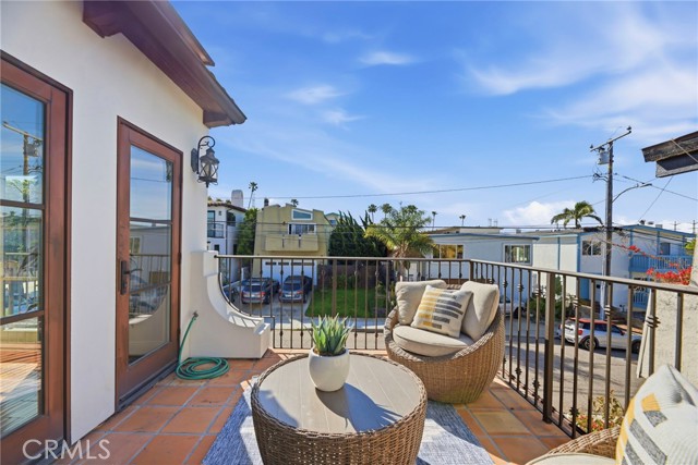 Detail Gallery Image 11 of 63 For 1001 2nd, Hermosa Beach,  CA 90254 - 5 Beds | 3/1 Baths