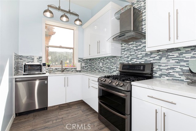 Detail Gallery Image 10 of 75 For 9334 Wayside Dr, Sunland,  CA 91040 - 3 Beds | 2 Baths
