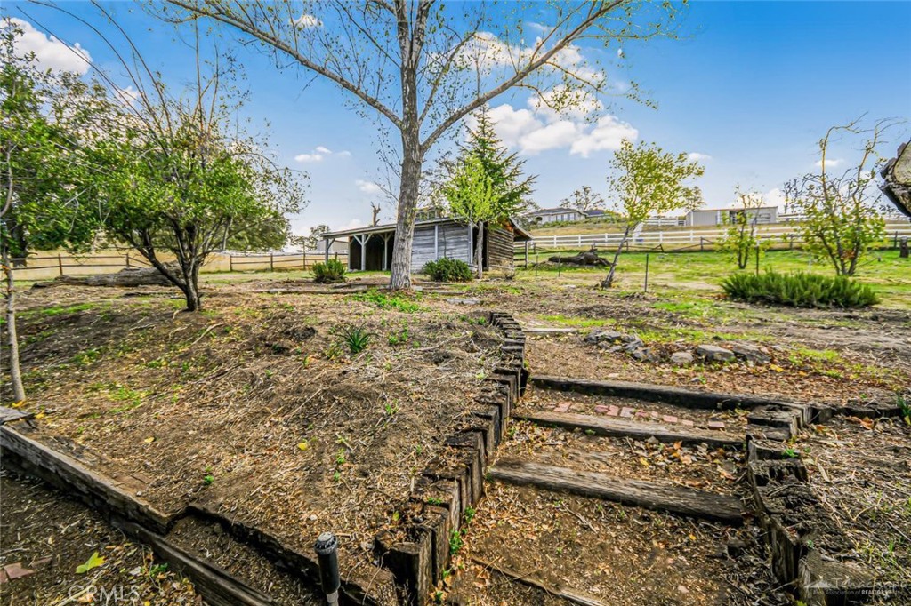 https://media.crmls.org/medias/7a83bf6e-7dfa-40d8-b2a3-f0868d5f6c19.jpg?preset=X-Large