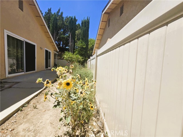 Detail Gallery Image 18 of 37 For 26487 Fairway Cir, Newhall,  CA 91321 - 2 Beds | 2 Baths