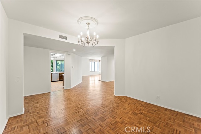 Detail Gallery Image 14 of 40 For 4720 Park Encino Ln #220,  Encino,  CA 91436 - 2 Beds | 2/1 Baths