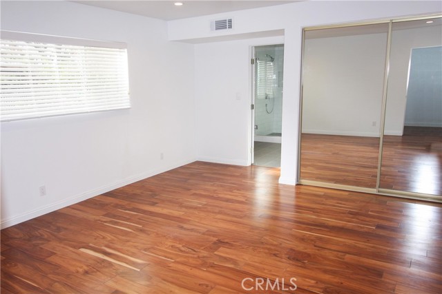 Detail Gallery Image 10 of 25 For 19756 Collier St, Woodland Hills,  CA 91364 - 4 Beds | 2/1 Baths