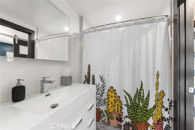 Detail Gallery Image 18 of 23 For 11744 Moorpark, Studio City,  CA 91604 - 2 Beds | 2/1 Baths