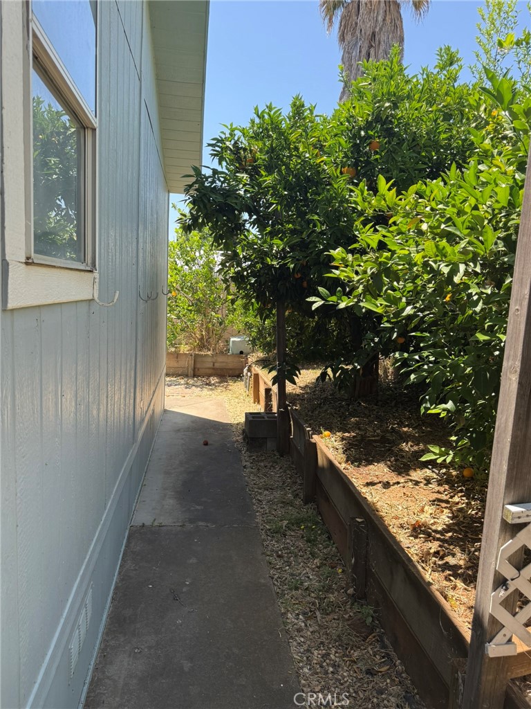 https://media.crmls.org/medias/7a87b8de-06d0-439c-8234-cba297b482e3.jpg?preset=X-Large