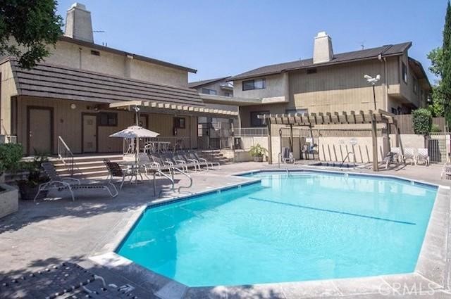 Detail Gallery Image 2 of 11 For 15051 Sherman, Van Nuys,  CA 91405 - 2 Beds | 2 Baths