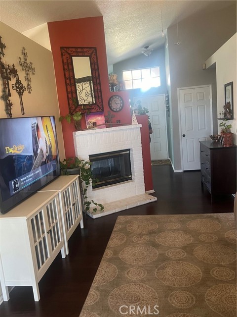 2519 E Lingard Street, Lancaster CA: https://media.crmls.org/medias/7a89976c-69e4-4082-bbf9-e0ef4a32a128.jpg