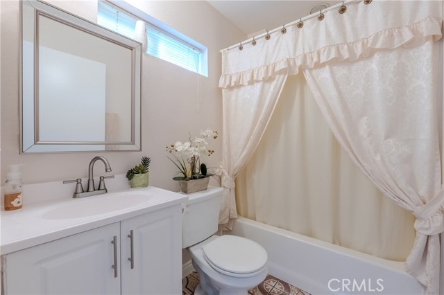 Detail Gallery Image 14 of 36 For 1028 Flint Ave, Wilmington,  CA 90744 - 4 Beds | 2 Baths