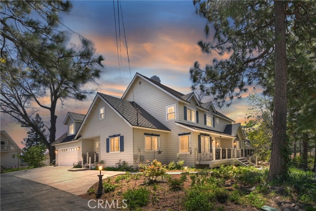 Detail Gallery Image 1 of 54 For 27513 St Bernard Ln, Lake Arrowhead,  CA 92352 - 5 Beds | 3 Baths