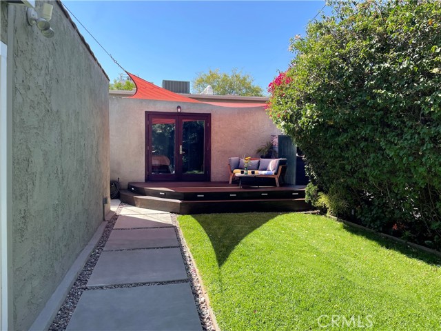 1820 Alsace Avenue, Los Angeles CA: https://media.crmls.org/medias/7a8a276c-4056-4ced-a610-8eec3c9c9baa.jpg
