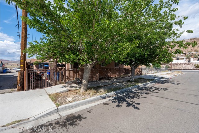 Detail Gallery Image 3 of 26 For 113 E White St, Barstow,  CA 92311 - – Beds | – Baths