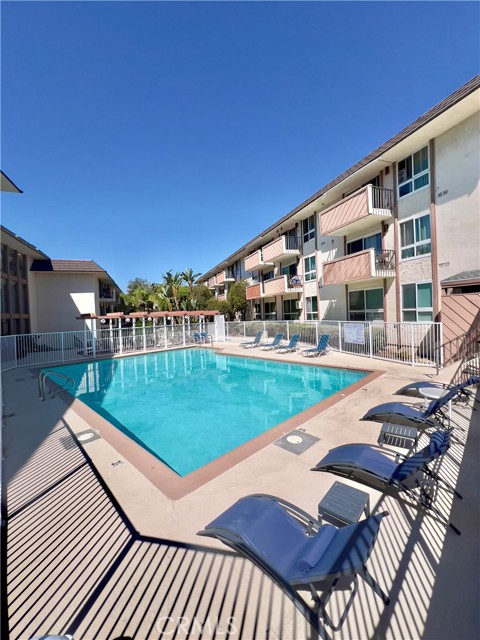 Detail Gallery Image 3 of 28 For 5585 E Pacific Coast #152,  Long Beach,  CA 90804 - 1 Beds | 1 Baths