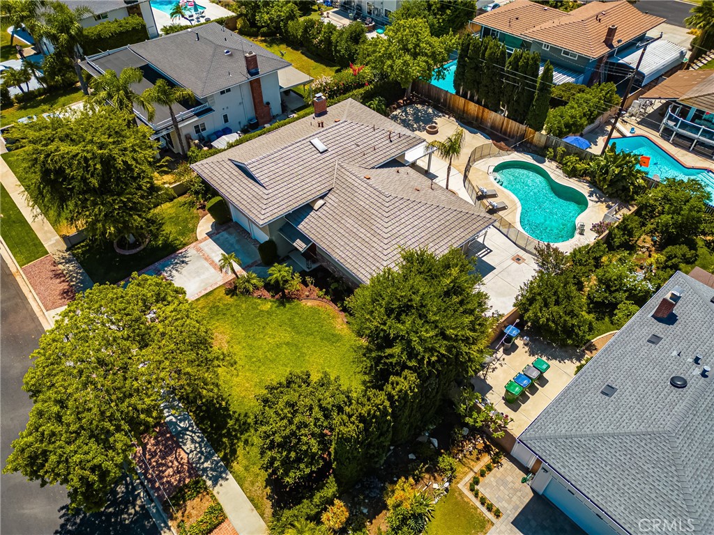https://media.crmls.org/medias/7a8bdd99-6685-418d-9f6f-b935a85791dd.jpg?preset=X-Large
