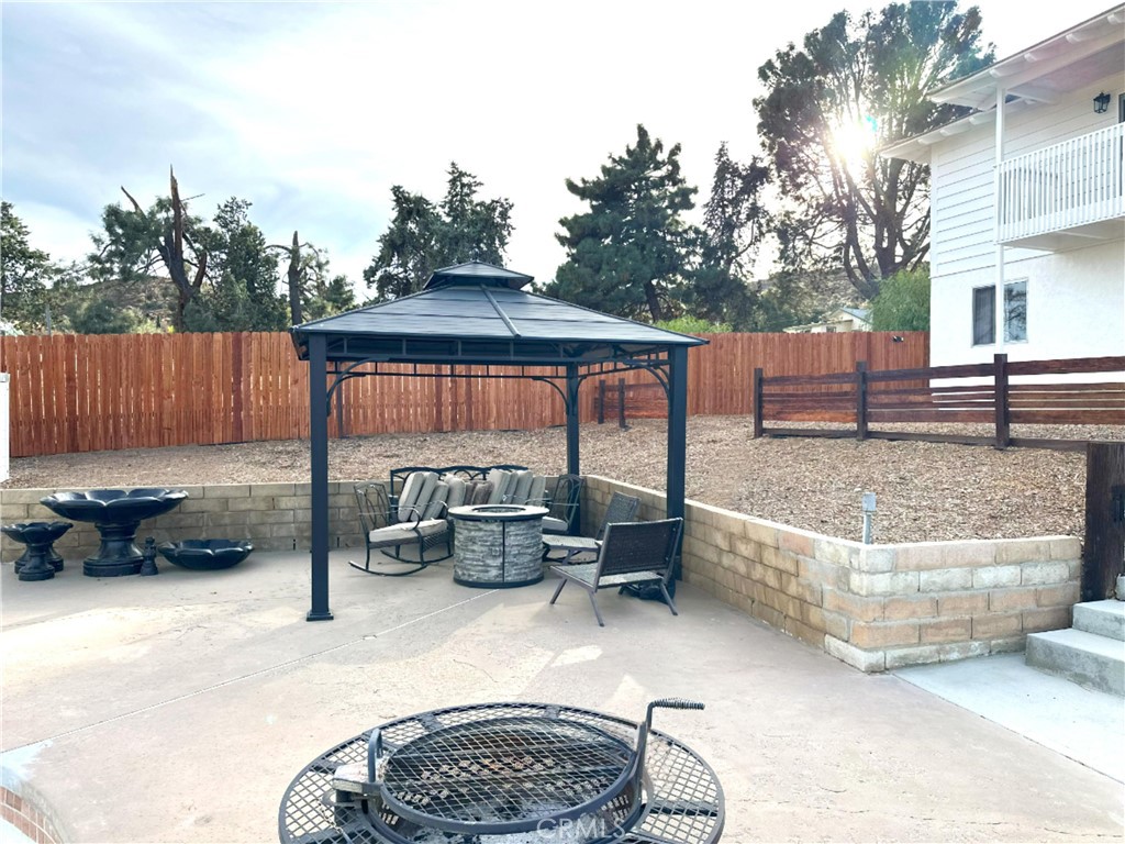 https://media.crmls.org/medias/7a8d1fcc-52fc-4218-90e5-2a017e56c608.jpg?preset=X-Large