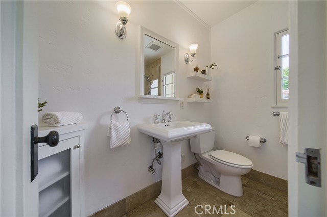 Detail Gallery Image 25 of 63 For 516 E Stocker St, Glendale,  CA 91207 - 4 Beds | 3 Baths