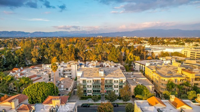 Detail Gallery Image 2 of 44 For 12045 Guerin St #203,  Studio City,  CA 91604 - 3 Beds | 3 Baths