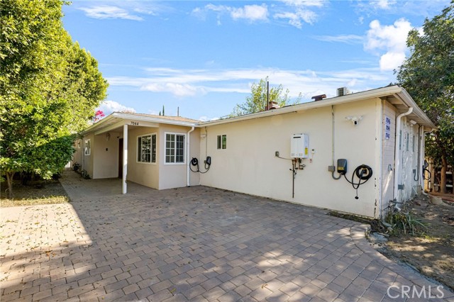 Detail Gallery Image 2 of 22 For 7044 White Oak, Van Nuys,  CA 91406 - 3 Beds | 2 Baths