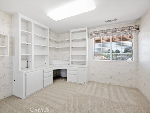 12665 Spring Valley, Victorville CA: https://media.crmls.org/medias/7a8e4485-e1c7-43c9-bebf-1de4d39325ff.jpg