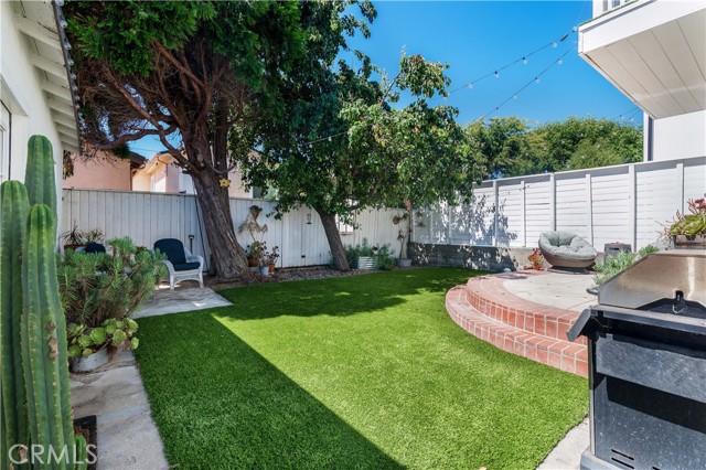 Mature trees are such a rarity in redondo these days... and this yard has 2