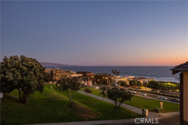 225 27th Street, Manhattan Beach, California 90266, 4 Bedrooms Bedrooms, ,2 BathroomsBathrooms,Residential,Sold,27th,SB21159136
