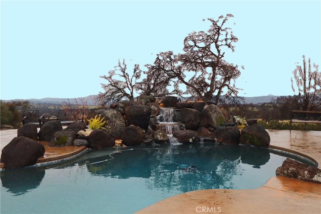 https://media.crmls.org/medias/7a8ed111-e29a-4e50-8d5b-44fff8df1588.jpg?preset=X-Large
