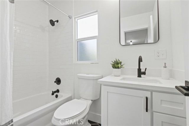 9525 Holmes Avenue, Los Angeles CA: https://media.crmls.org/medias/7a8efd4a-3f34-4b1d-a54c-72cdb8cc974e.jpg