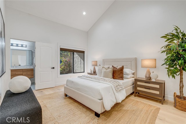 Detail Gallery Image 20 of 29 For 7655 Caminito Avola, La Jolla,  CA 92037 - 4 Beds | 2/1 Baths