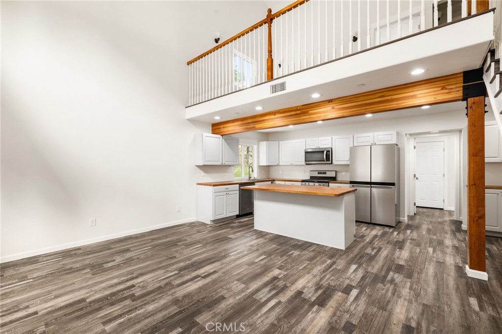 2042 Buckthorn Road, Wrightwood, CA 92397