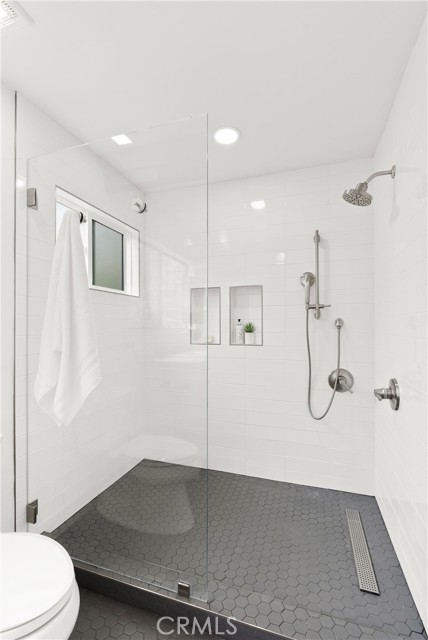 Detail Gallery Image 12 of 34 For 645 Griffith Way, Laguna Beach,  CA 92651 - 3 Beds | 3 Baths